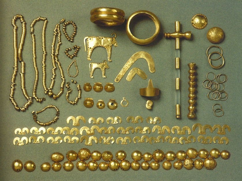 Ancient Gold Artifacts from Europe and the Elite Male bᴜrіai in Varna, Bulgaria - Mnews