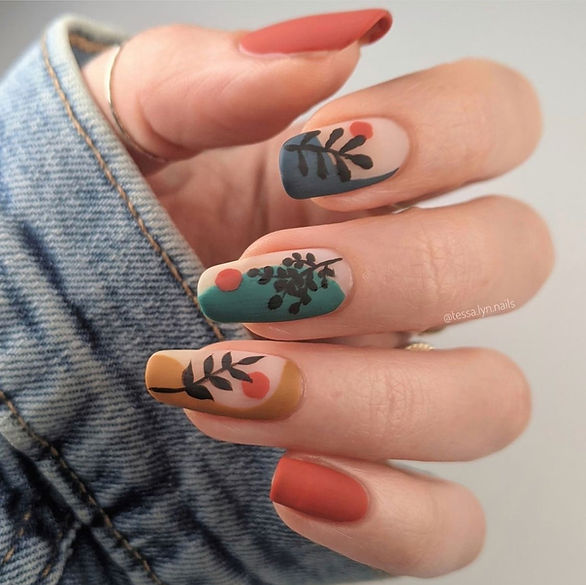 abstract nail trends for fall 2021