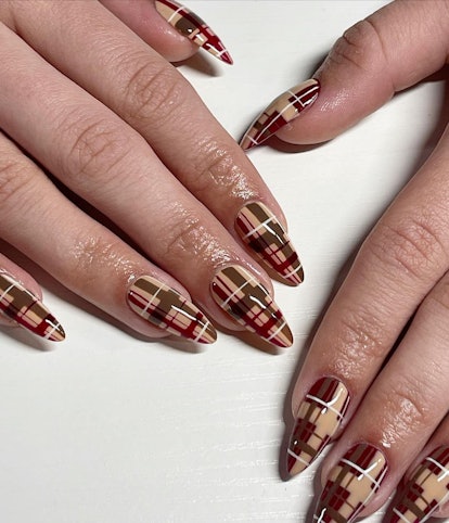 Brown plaid nails for fall 2023.