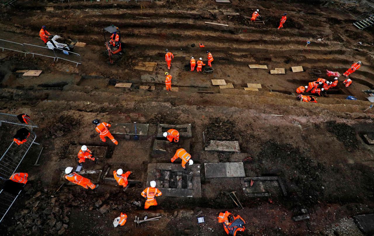  Field archaelogists work on the excavation of a late-18th to mid-19th century cemetery in the capital