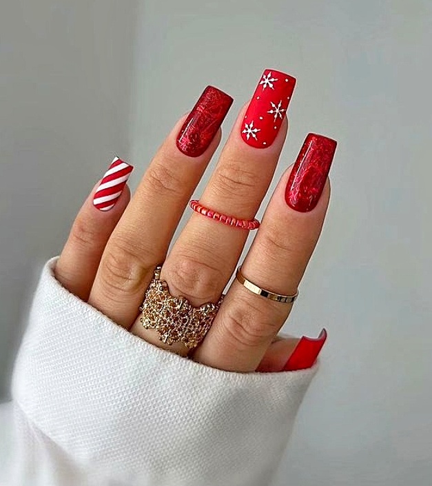 Red Christmas Nail Snowflake inspo