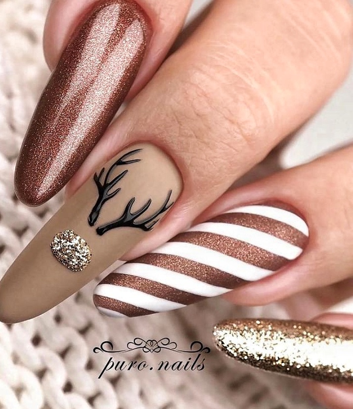 Reindeer Golden Nail Design Holidays