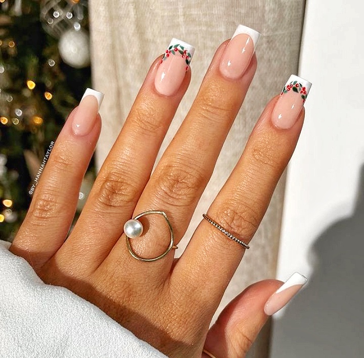 Short Christmas Nail Design Inspo