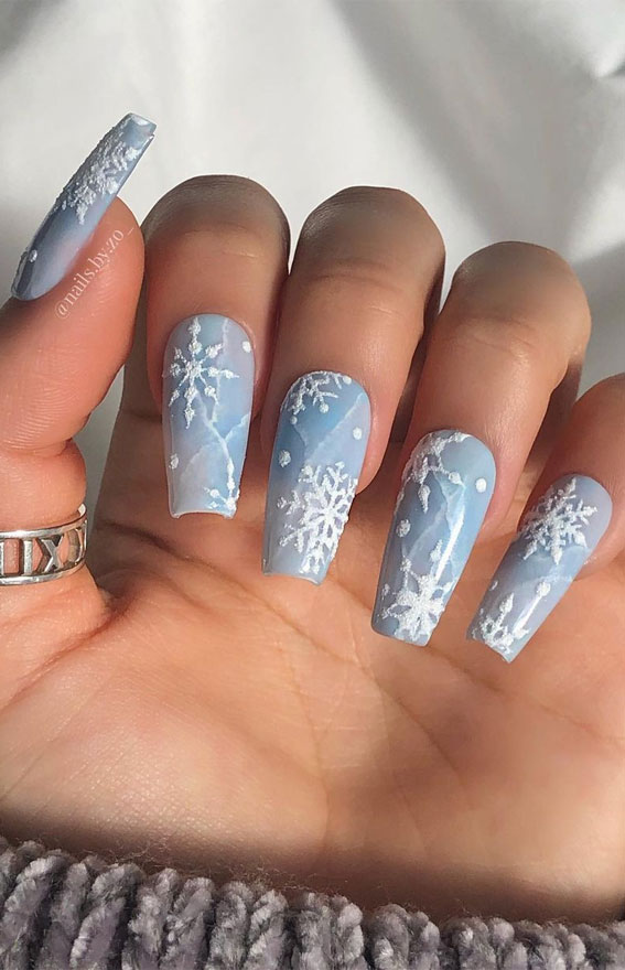 ombre blue winter nails, snowflake nails, winter nail ideas, christmas nails, christmas nail ideas, winter nail ideas, festive nails, christmas nail art design #winternails2020 #christmasnails2020