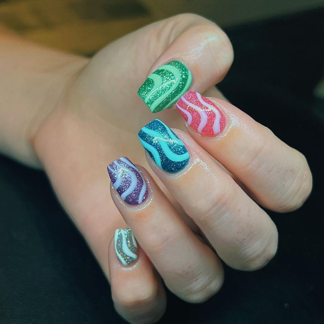 Swirls Art Short Coffin Nails