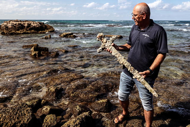 900-year-old sword dating back to the Crusades found at the bottom of the Mediterranean Sea - CBS News