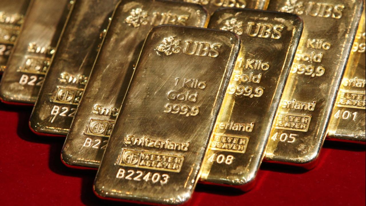 China thought to be stockpiling gold to cut greenback dependence - Nikkei  Asia