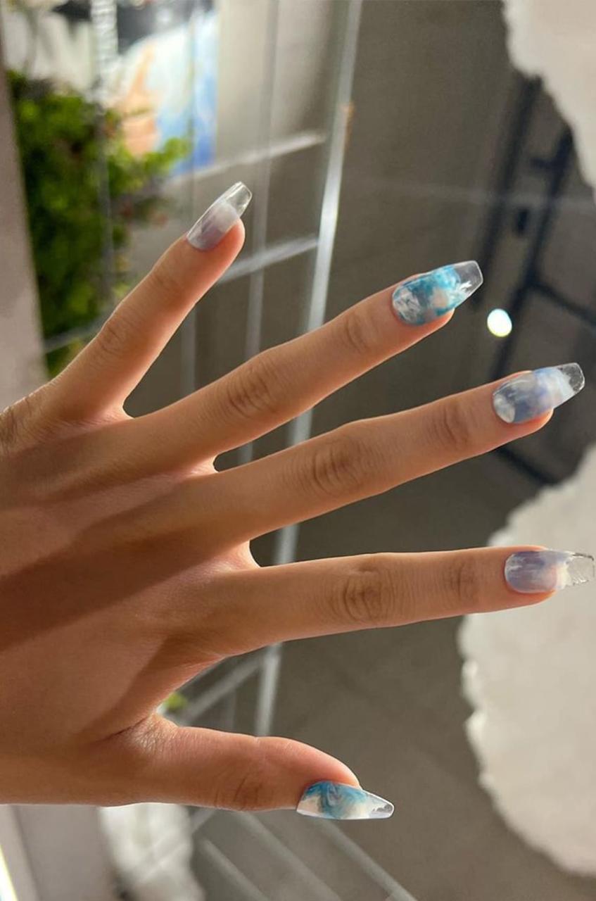 BLACKPINK's Jennie Wears Cloud-Inspired Nails | Hypebae