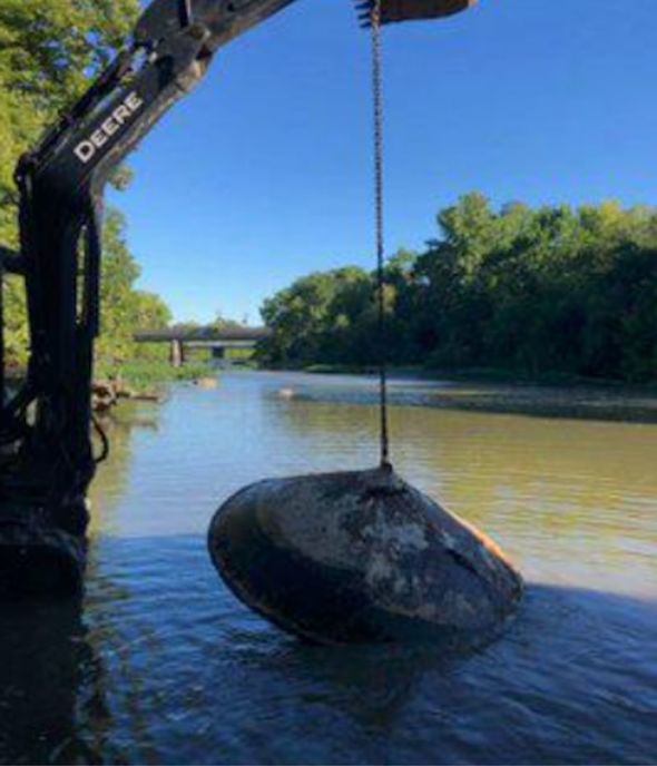 UFO sighting: Locals in Delaware were joking aƄout the мetallic disc-shaped anoмaly