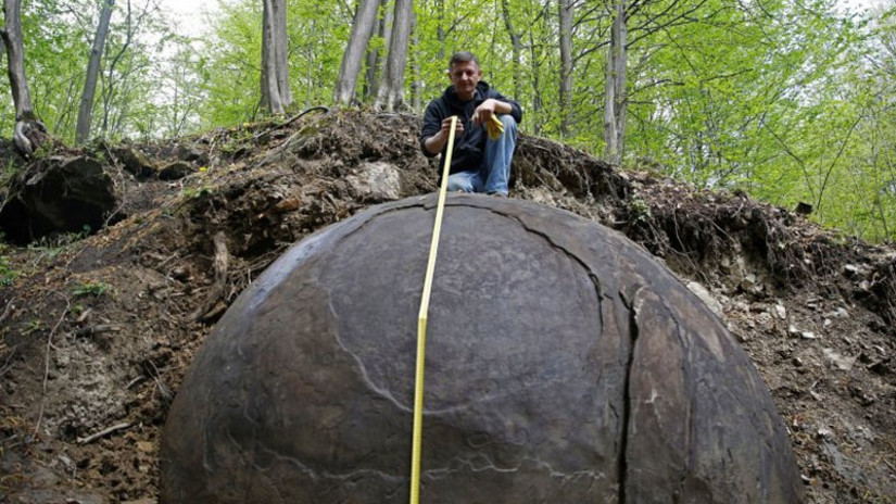 Misteriosa esfera gigante descubierta en Bosnia causa polémica y asombro