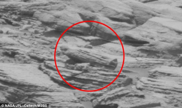 Video claims to show an 'Egyptian sarcophagus' on Mars' surface | Daily Mail Online