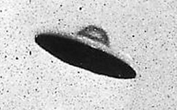 A grainy 1952 pH๏τograph of a purported UFO over Pᴀssaic, New Jersey, is one of the most famous documented 'sightings' in history