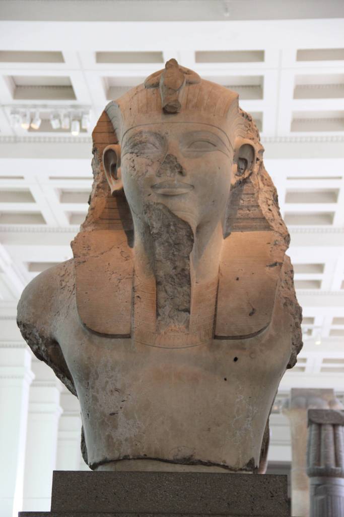 A limestone bust of AmenH๏τep III.