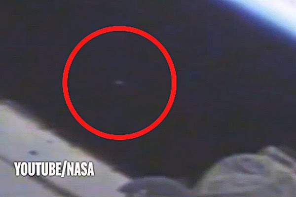 Hình ảnh Đĩa bay người ngoài hành tinh phát sáng trên camera vệ tinh của NASA số 1