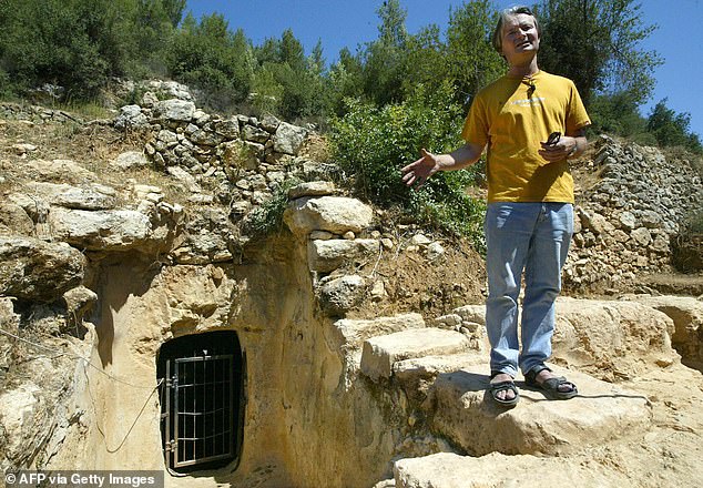 A team led by British archaeologist Shimon Gibson excavated the cave, finding 250,000 shards from small jugs which may have been used in purification rituals