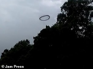 Venezuelan meteorologist Luis Vargas posted an image on his X account to dispel claims that a UFO was spotted in the town of Valencia, indicating it was very likely a cloud of smoke from a chimney explosion