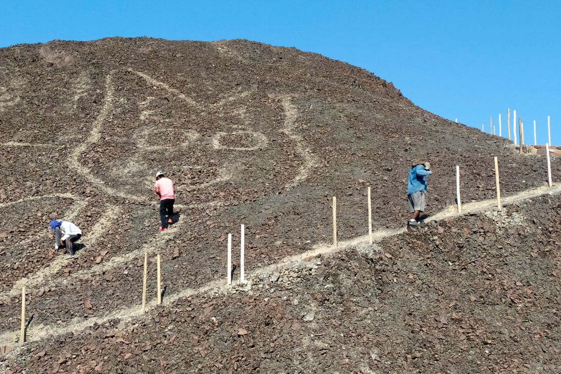 Nazca Lines: Archaeologists discover 2,000-year-old cat figure in Peru | CNN