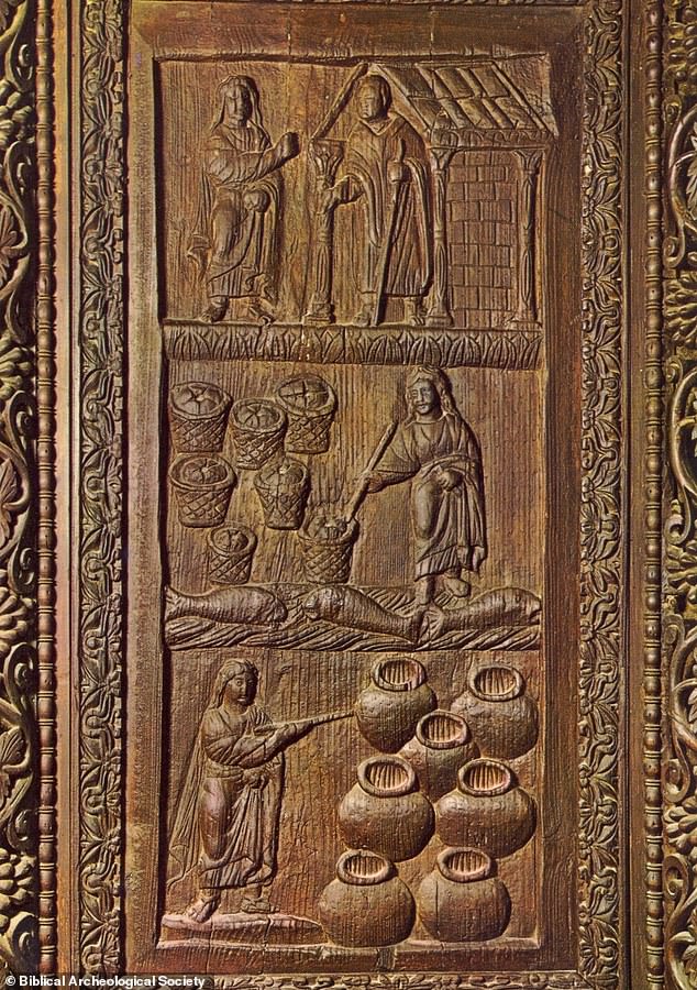 A carving is displayed on the door of the Santa Sabina Church in Rome showing Jesus using a wand to raise Lazarus from the ᴅᴇᴀᴅ and turning water into wine. The carving was created on a wooden door in 432 AD which is displayed in the Santa Sabina Church in Rome