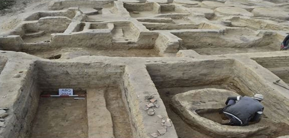 An Egyptian archaeological mission, led by Dr. Ahmed Said El-Kharadly discovered a series of mudbrick architectural units, including military barracks for soldiers