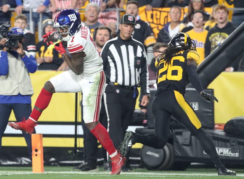  Giants wide receiver Malik Nabers (1) makes a catch in the end-zone against Pittsburgh Steelers cornerback Donte Jackson (26) but was ruled out of bounds during the second quarter at Acrisure Stadium. 