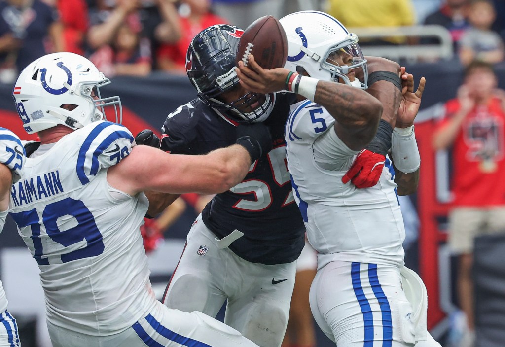 Houston Texans defensive end Danielle Hunter (55) disrupting a pᴀss attempt by Indianapolis Colts quarterback Anthony Richardson (5) during a football game at NRG Stadium