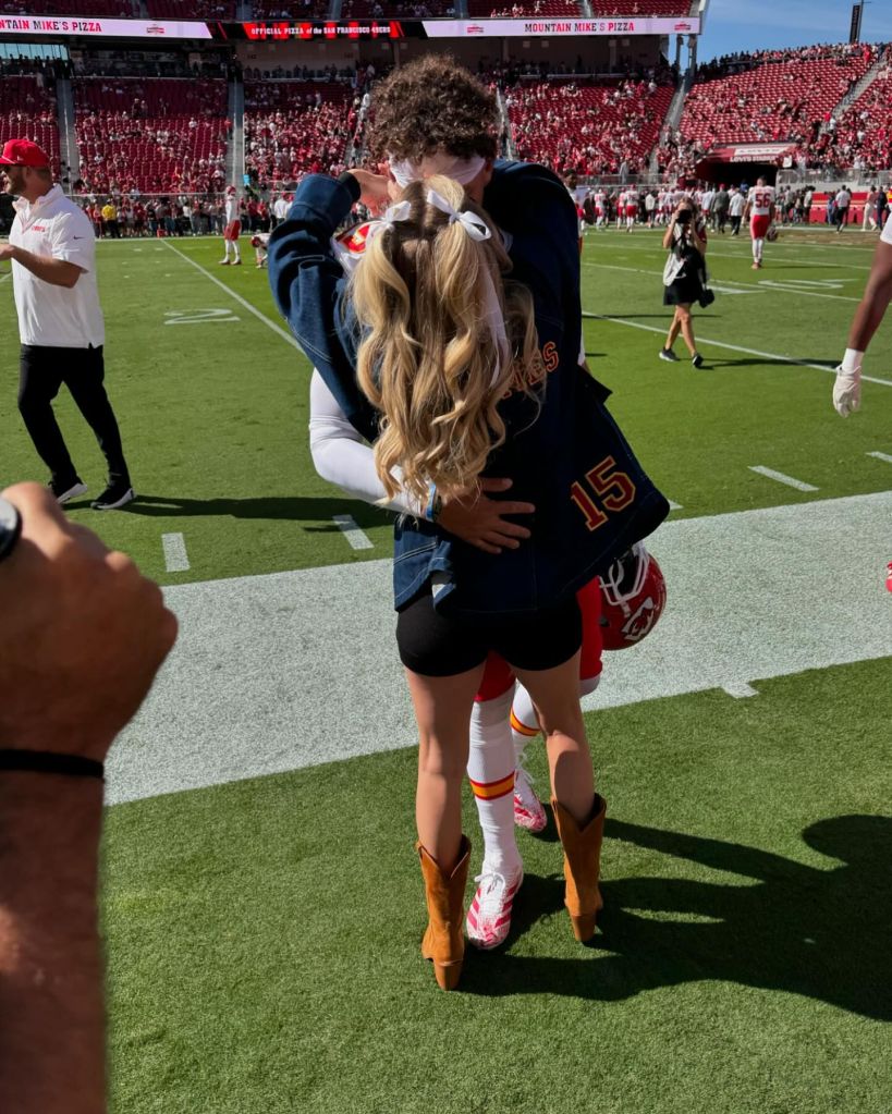 Brittany and Patrick Mahomes kissing at the Kansas City Chiefs game on Oct. 20. 