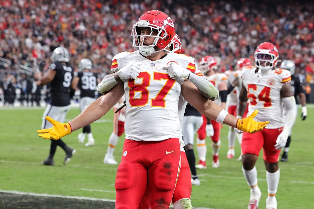 Travis Kelce (87) celebrates after scoring a touchdown against the Raiders on Oct. 27, 2024.