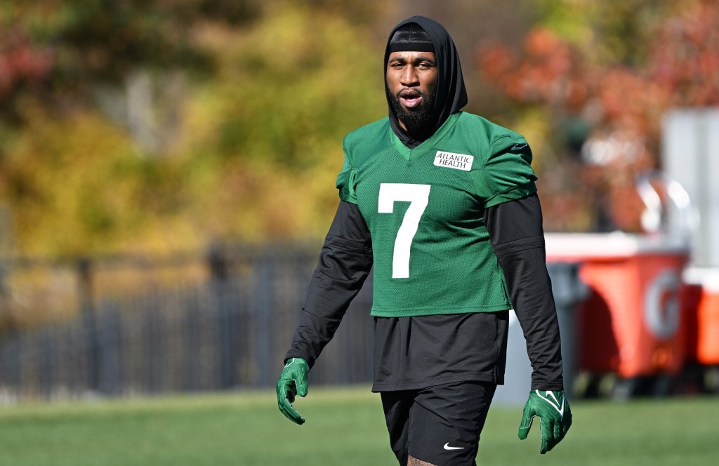 Haason Reddick, who ended his long holdout, looks on during Jets' practice on Oct. 25, 2024.