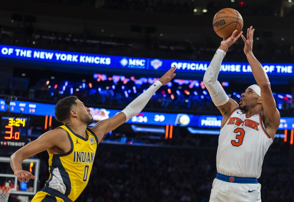 Josh Hart shoots over Tyrese Haliburton during the Knicks' win over the Pacers.