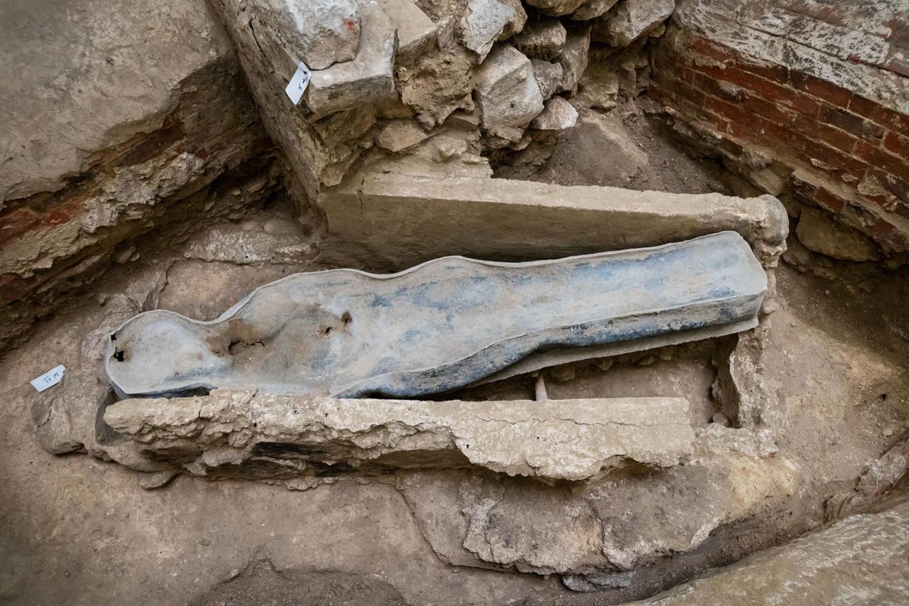 Lead sarcophagus unearthed beneath Notre Dame's transept