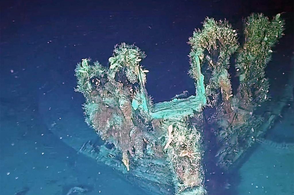 Underwater view of a disputed shipwreck claimed as Colombia's national heritage items