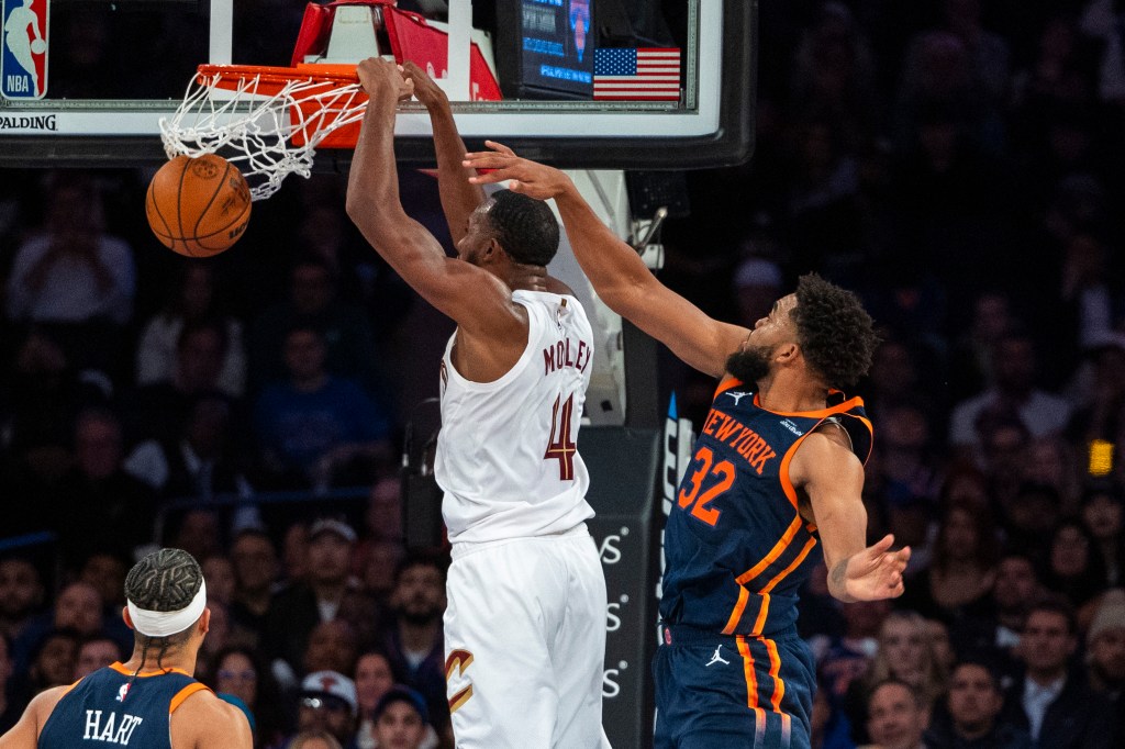 Cavaliers forward Evan Mobley dunks in front of Knicks center Karl-Anthony Towns (32) during the second half at Madison Square Garden on Oct. 29, 2024.