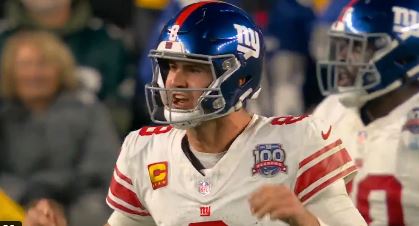 Daniel Jones was livid after the Giants botched a two-point conversion try against the Steelers on Monday night.