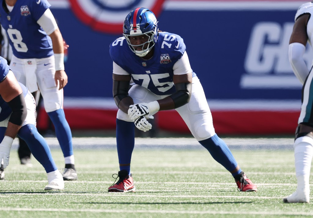 Josh Ezeudu gets set to block during the Giants' loss to the Eagles on Oct. 20, 2024. 