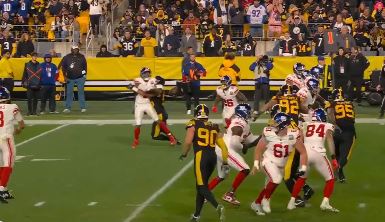 The Giants botched a two-point conversion play against the Steelers on Monday night.