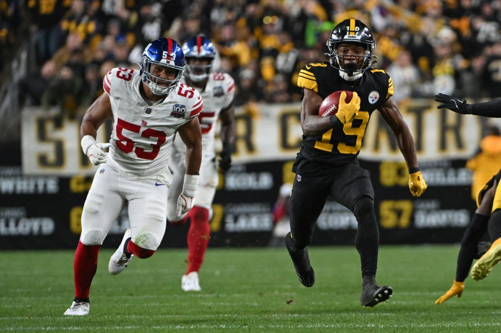 The punt return for a touchdown gave the Steelers a 16-9 lead.