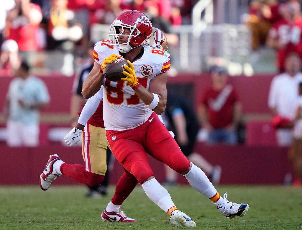  Travis Kelce #87 of the Kansas City Chiefs catches a pᴀss during the third quarter against the San Francisco 49ers at Levi's Stadium on October 20, 2024 in Santa Clara, California.