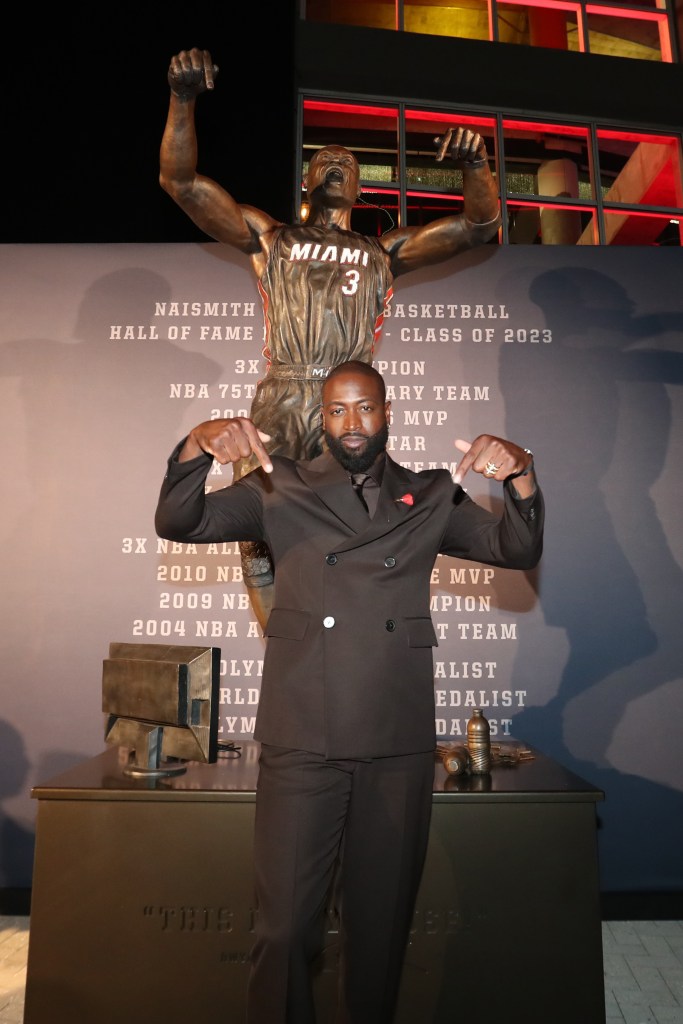 Dwyane Wade poses for a pH๏τo during Dwyane Wade's statue unveiling on October 27, 2024 at Kaseya Center in Miami, Florida.  