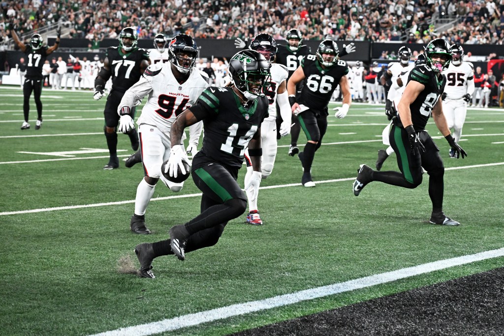 Malachai Corley drops the ball in front of the end zone during the Jets-Texans game on Oct. 31, 2024. 