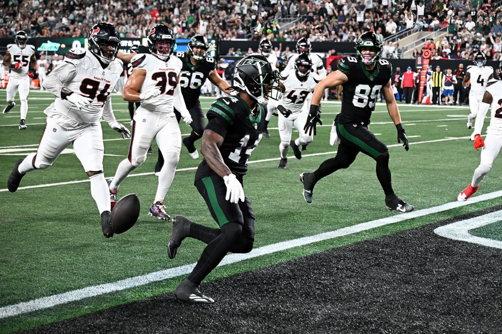 Malachai Corley drops the ball in front of the end zone during the Jets-Texans game on Oct. 31, 2024. 