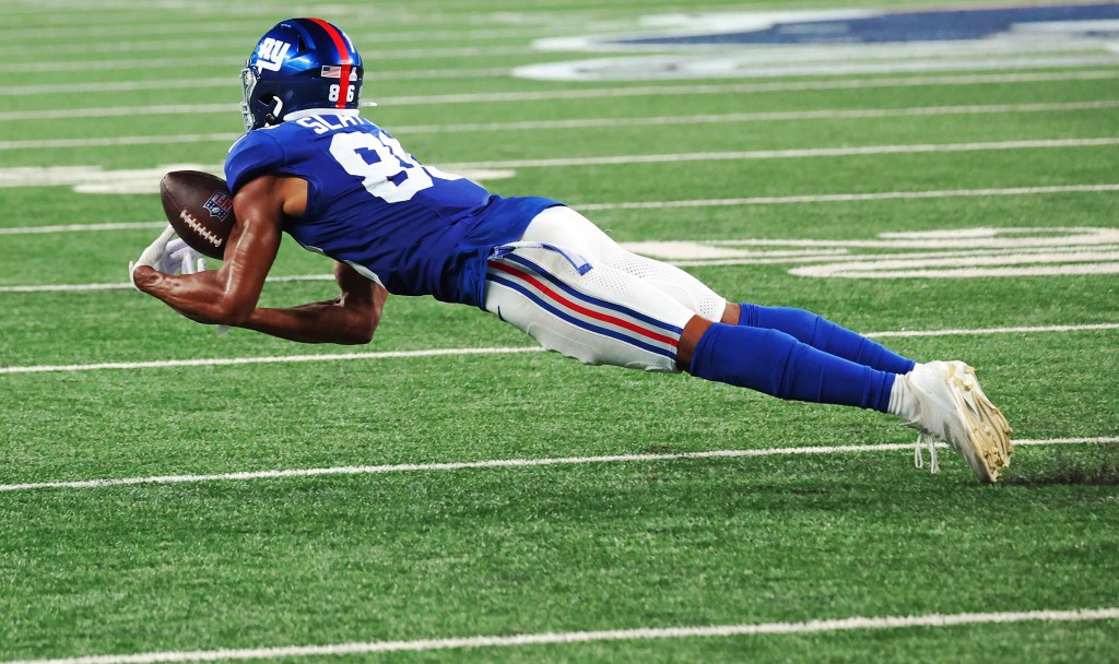 New York Giants wide receiver Darius Slayton (86) misses an easy pᴀss during the second half when the New York Giants played the Dallas Cowboys Thursday, September 26, 2024 at MetLife Stadium in East Rutherford, NJ. 