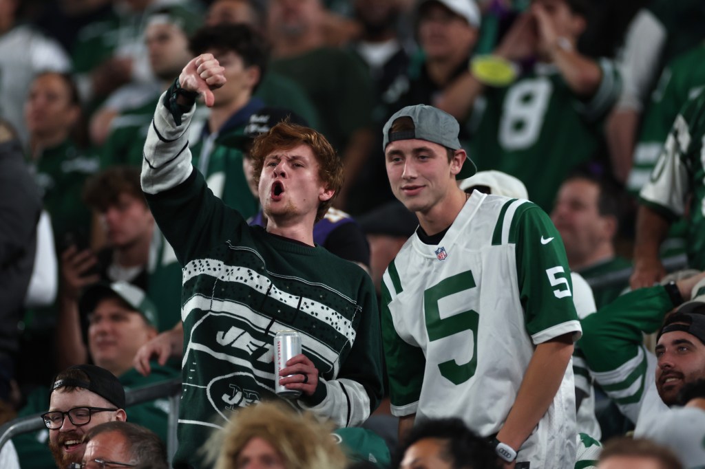 Jets fans were not happy with the team in the first half.