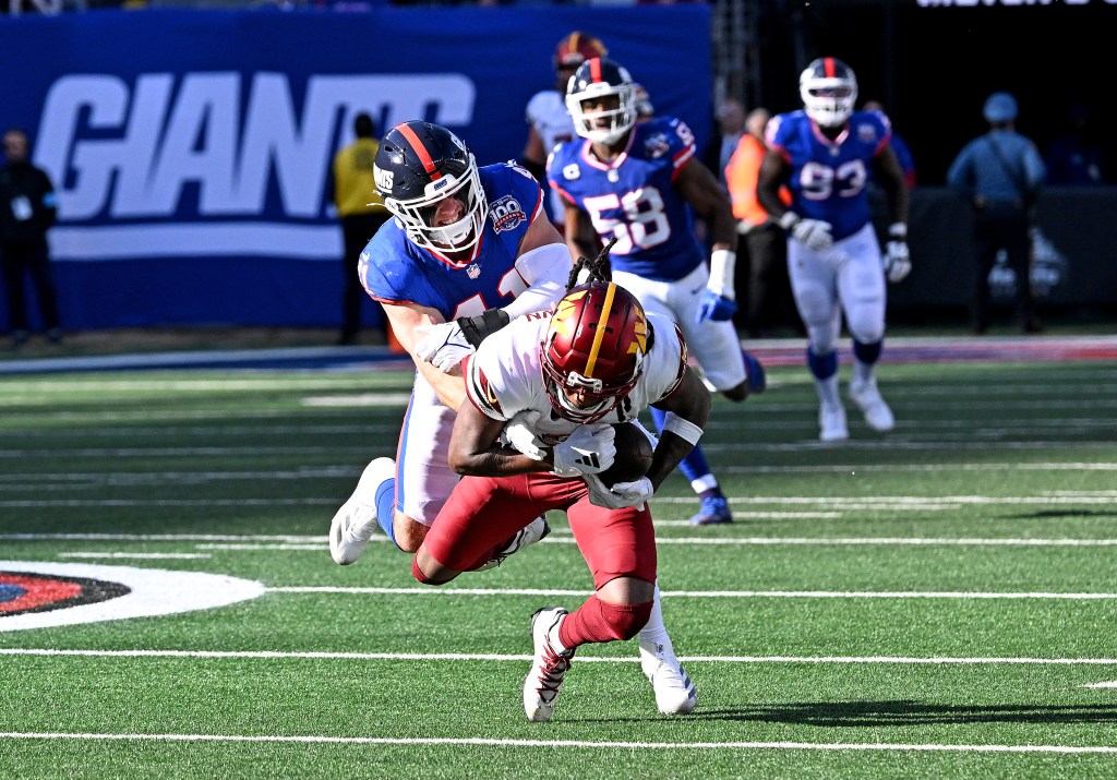 Noah Brown makes a catch during the Commanders' win over the Giants on Nov. 3, 2024. 