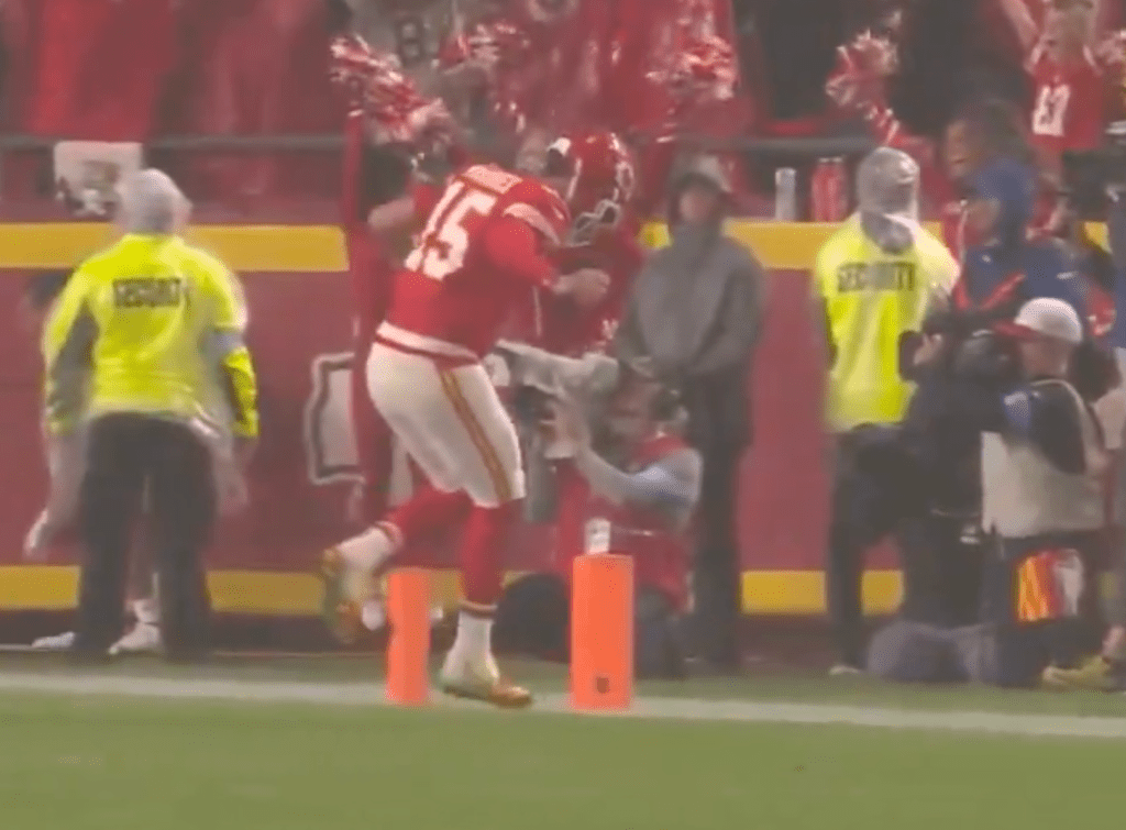 Patrick Mahomes hurts his ankle during the Chiefs-Buccaneers game on Nov. 4, 2024.