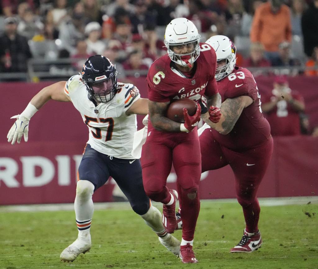 Arizona Cardinals running back James Conner (6) runs past Chicago Bears linebacker Jack Sanborn (57) during the third quarter at State Farm Stadium on Nov 3, 2024.