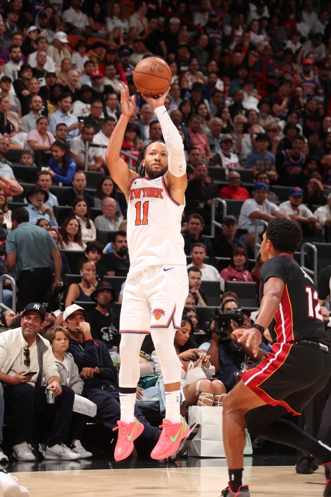 Jalen Brunson shoots during the Knicks' win over the Heat on Oct. 30, 2024. 