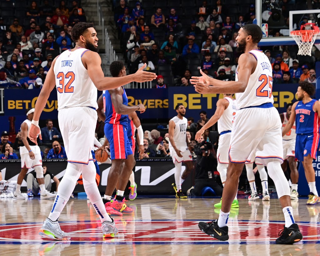 Karl-Anthony Towns (L.) and Mikal Bridges celebrate during the Knicks' win over the Pistons on Nov. 1, 2024. 