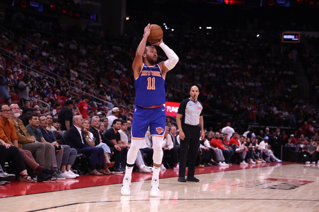 Jalen Brunson shoots during the Knicks' loss to the Rockets on Nov. 4, 2024. 