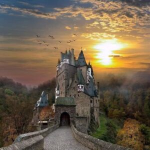 What makes Eltz Castle so magic