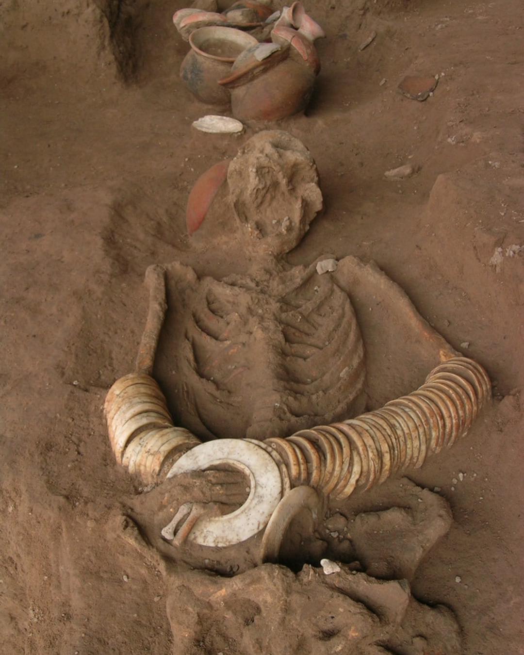 Ancient Burial Site at Ban Non Wat Unveils Remarkable Collection of Shell and Marble Bangles